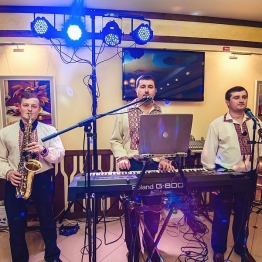 Гурт Два куми і колега