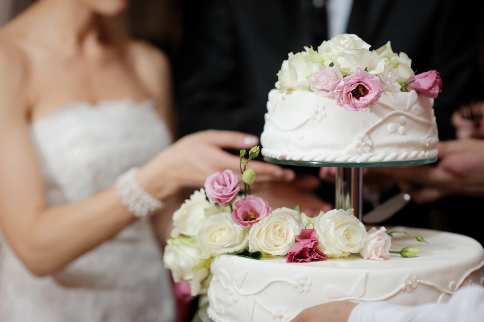 Украшение свадебного торта - 5 идей, как оформить торт на свадьбу