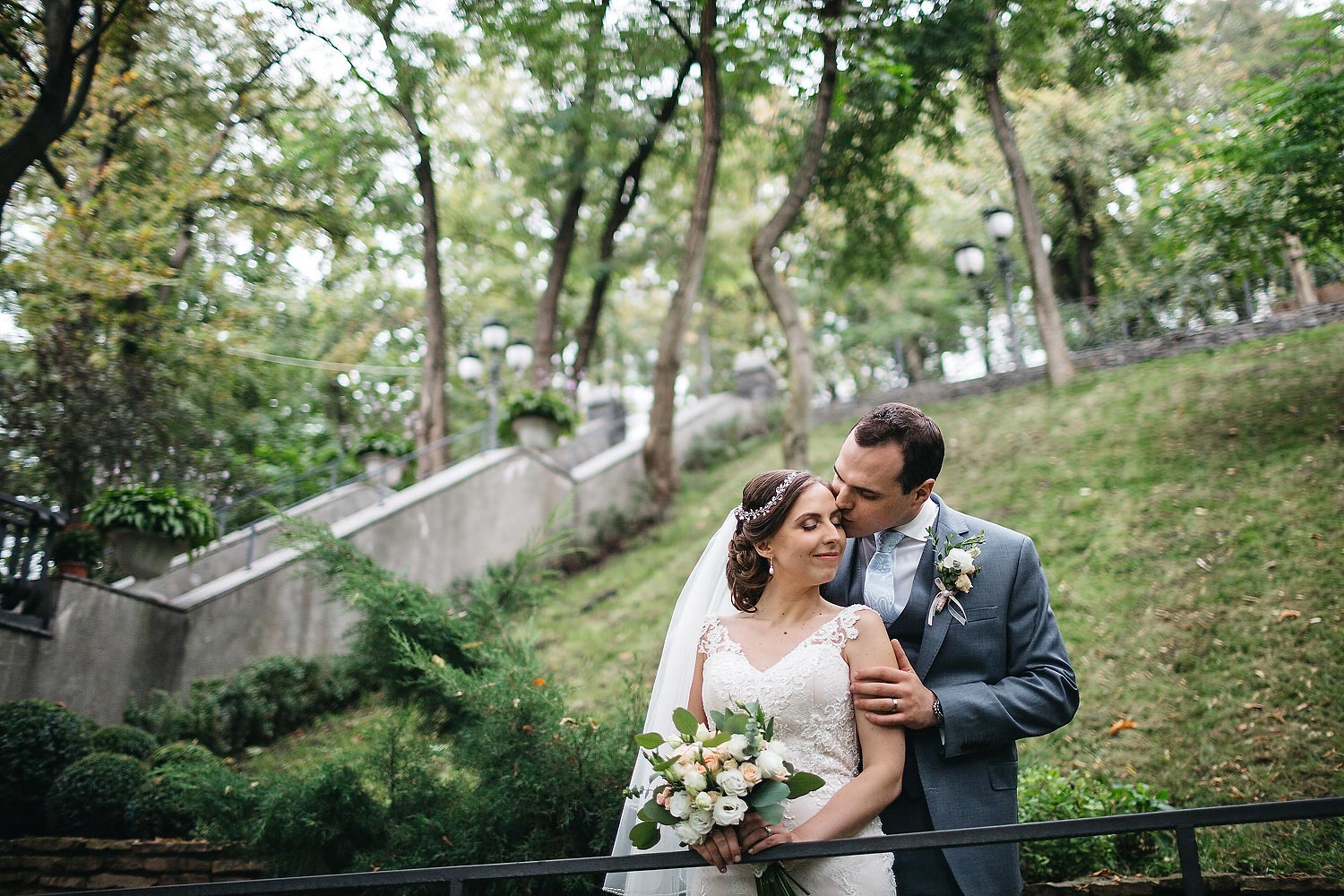 Отель Воздвиженский: фотосъемка новобрачных