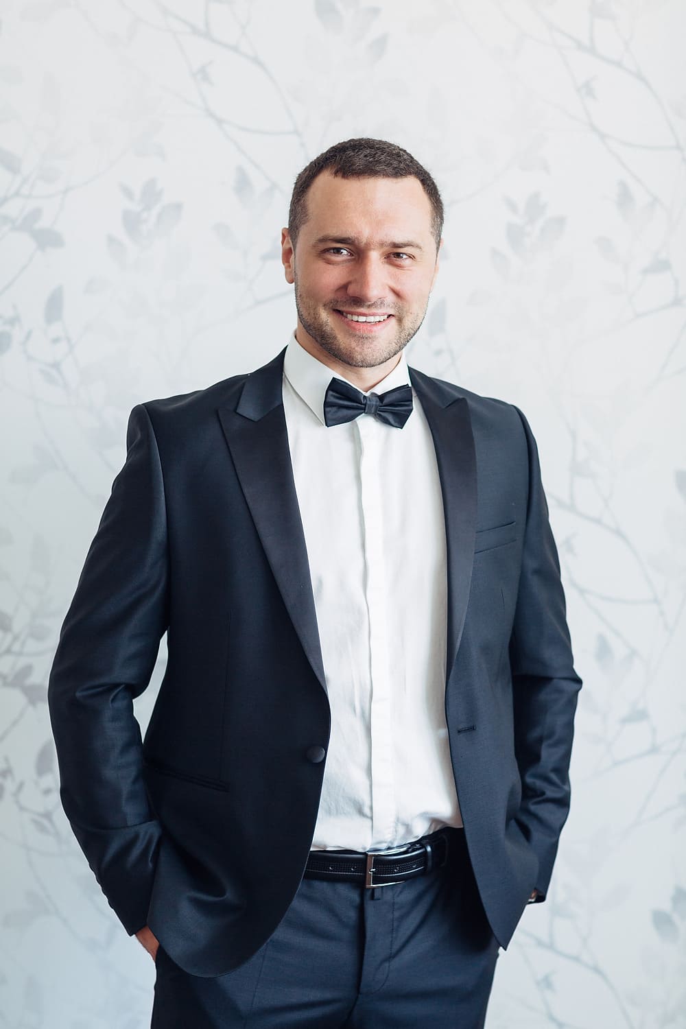 наречений у костюмі фото