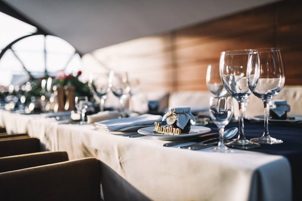 накрытый свадебный стол