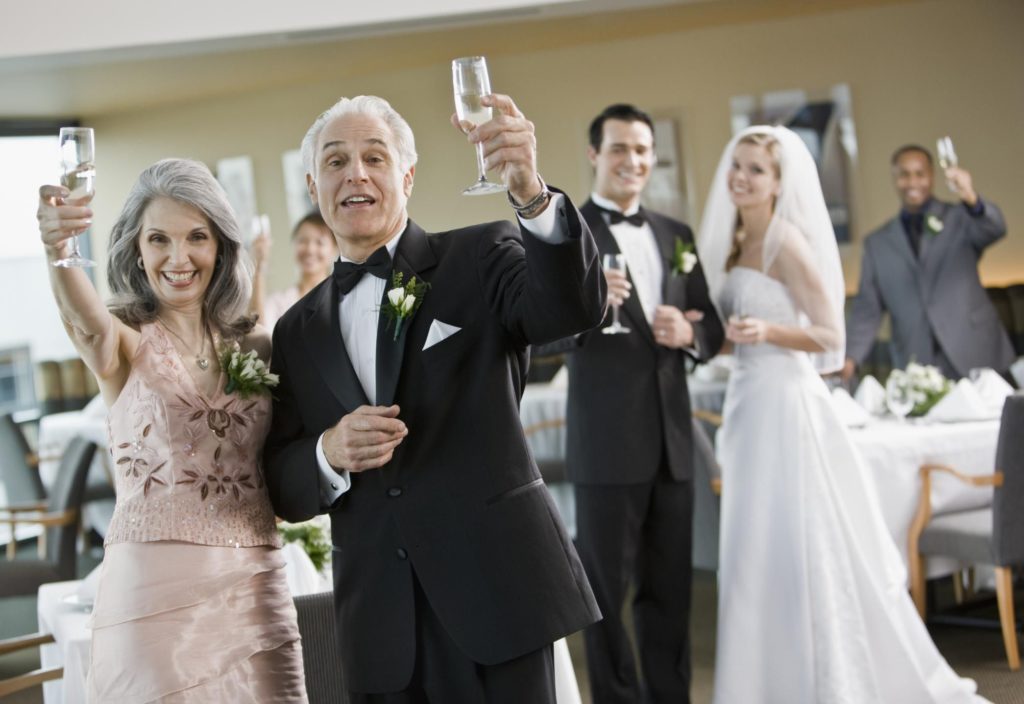 Как поздравить молодоженов со свадьбой прикольно, необычно и интересно?