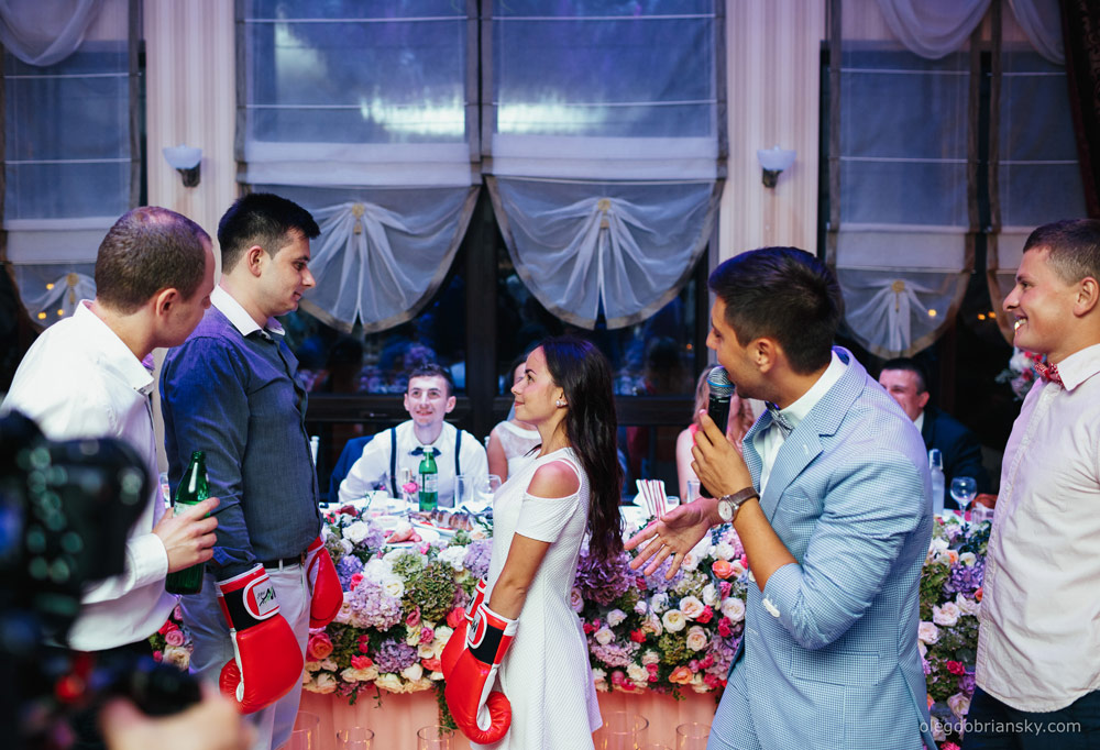 Що має робити ведучий на весіллі?