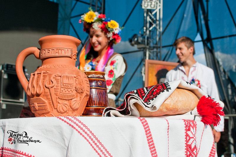 Звичаї та обряди українського народу Звичаї та обряди українського народу