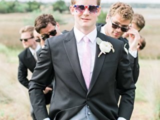 Фотосесія нареченого зі свідками і друзями - Hot Wedding Blog