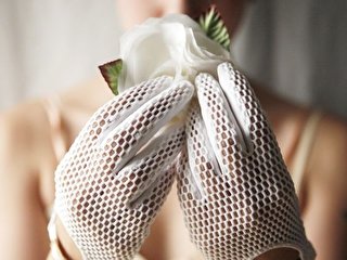 Перчатки на свадьбу - акцент в образе невесты - Hot Wedding Blog