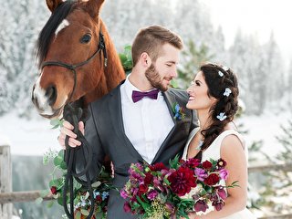 Зимние фото: места, позы, реквизит для свадебной съемки - Hot Wedding