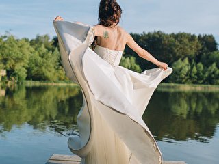 Музика для весільного кліпу англійською мовою - Hot Wedding